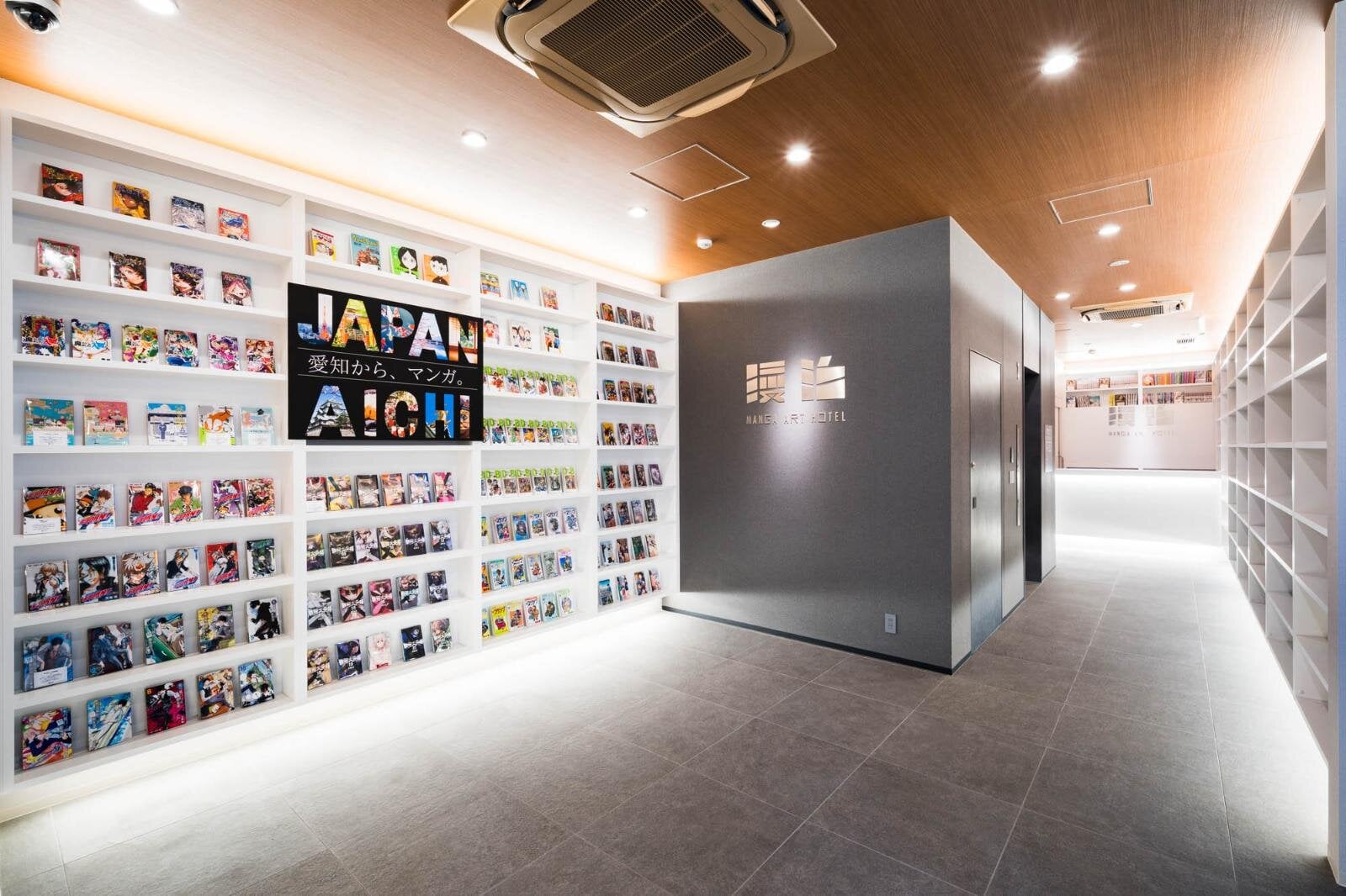 漫畫迷天堂開幕!名古屋「漫畫藝術飯店」2 萬冊讀不完,異世界轉生扭蛋陪你過夜!