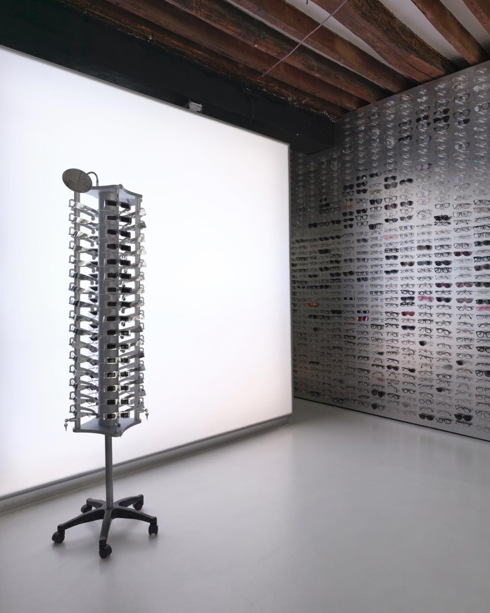 KlassiC. 全新信義旗艦店堪比藝術展!Balenciaga、Gucci 設計團隊 Crosby Studios 操刀,眼鏡藏在牆裡等你發現!