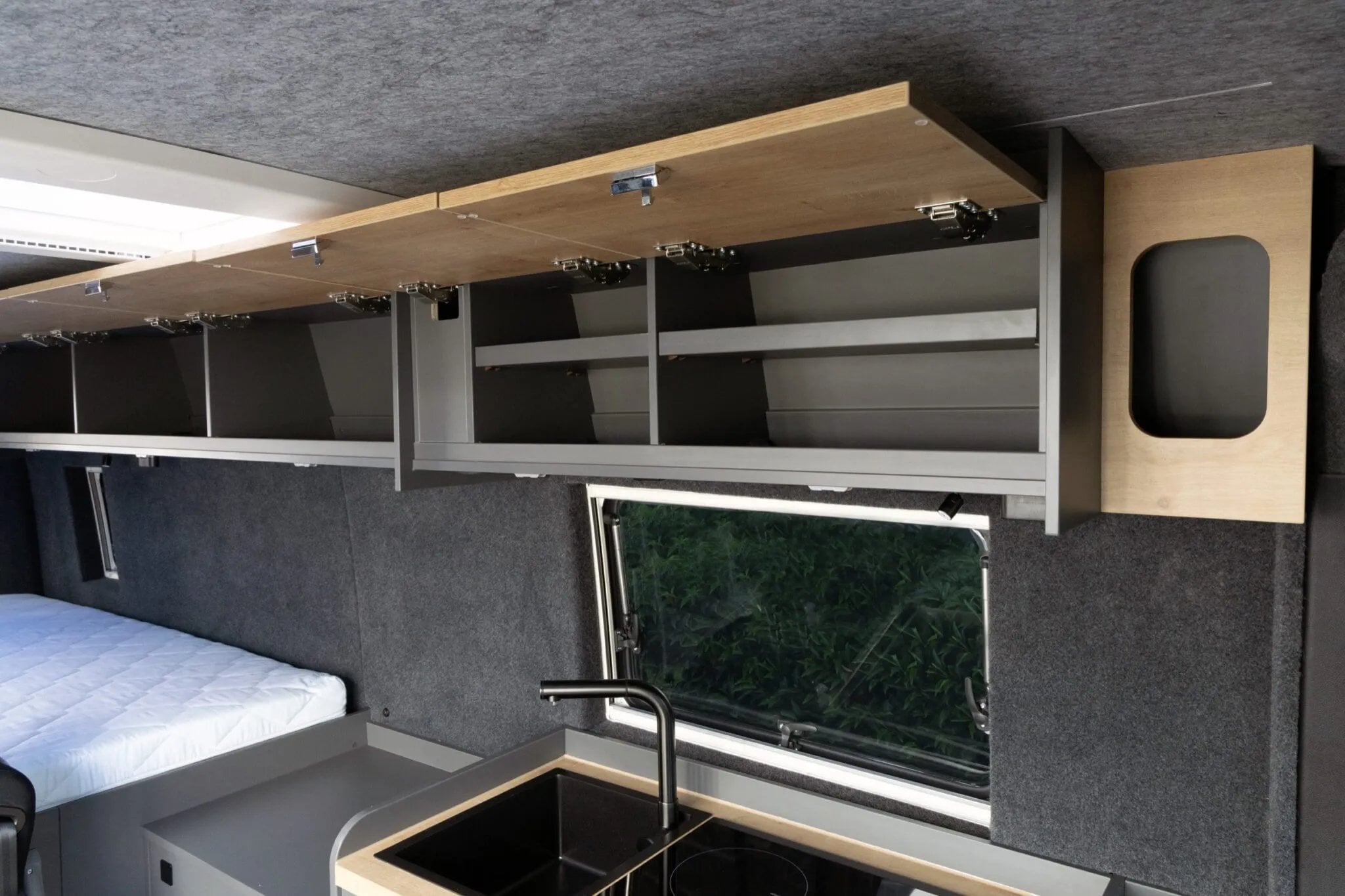 Nissan 電動露營車 Interstar-e Relax 曝光!87度電池免插電開暖氣現身德國車展
