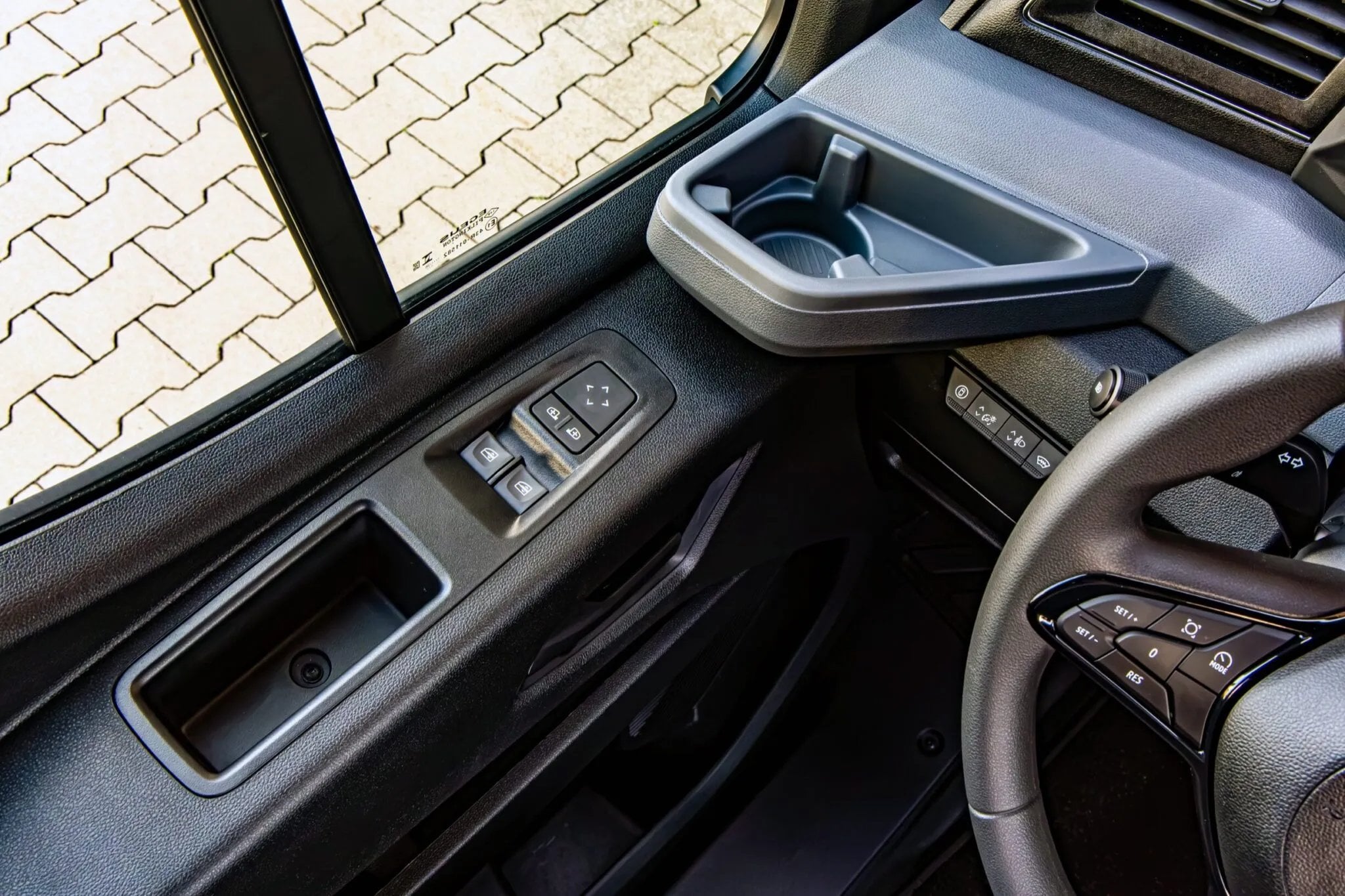 Nissan 電動露營車 Interstar-e Relax 曝光!87度電池免插電開暖氣現身德國車展
