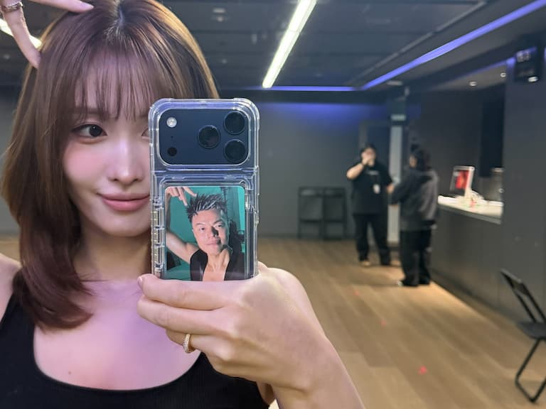 TWICE Momo 寶可夢稀有卡改放 JYP 小卡！網笑：「為了 Solo 不擇手段！」