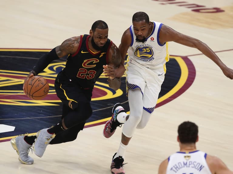 NBA／詹皇底薪加盟七六人被讚聰明選擇！KD 吐槽：當年我加盟勇士被罵翻，這根本雙標！