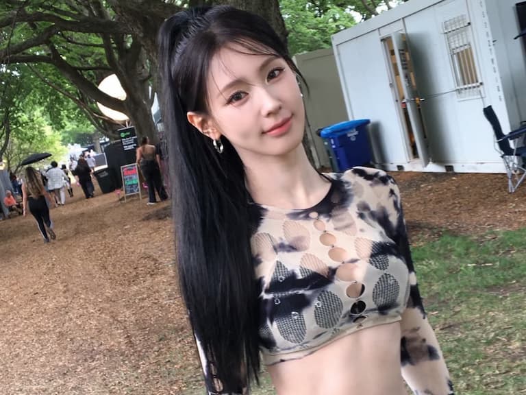 i-dle 薇娟身高 161 登 Lollapalooza 音樂節辣秀腹肌曲線！網嘆：「線條明顯到可以夾鼠人！」
