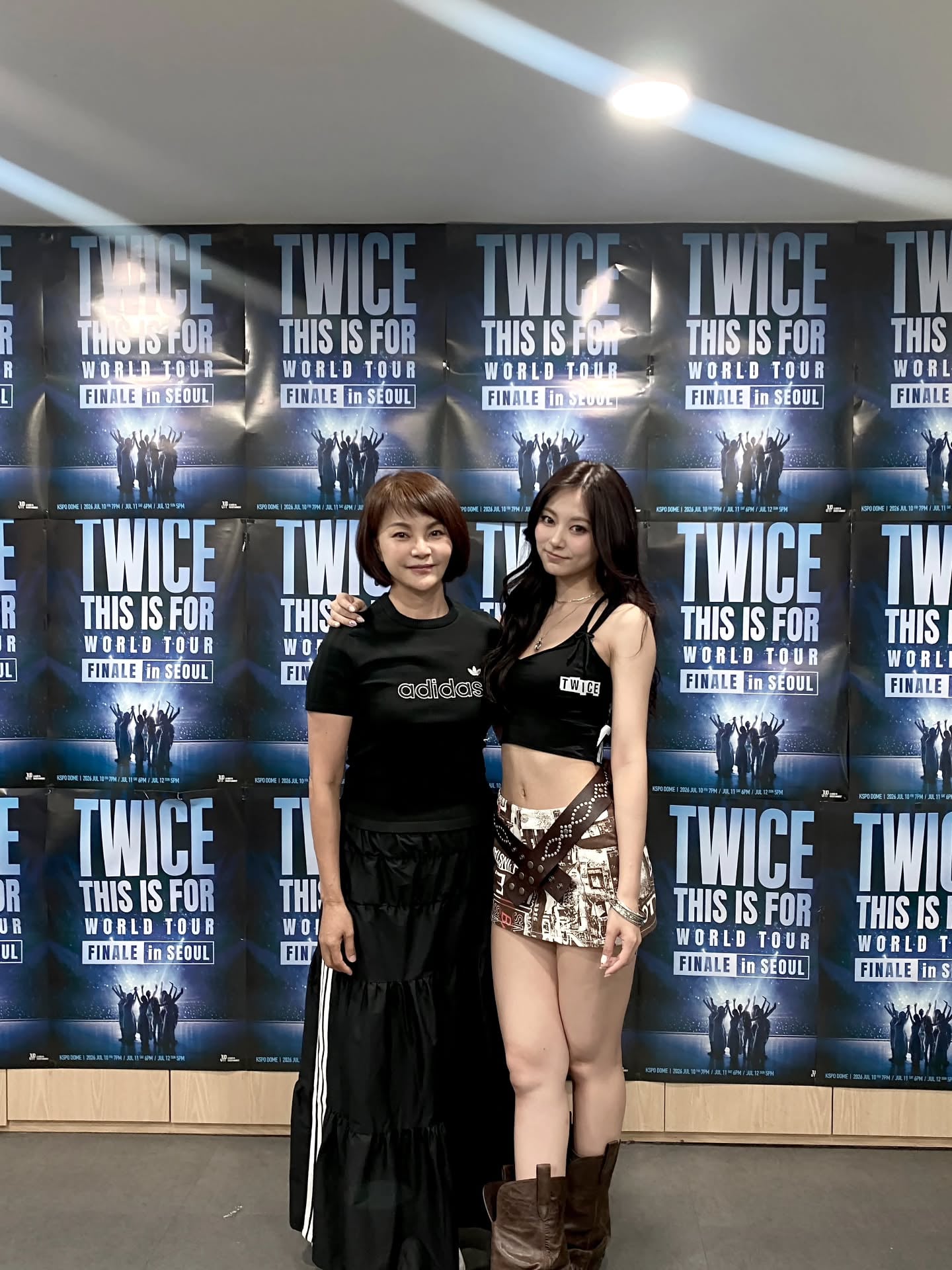 周子瑜不續約 JYP 頻傳!媽媽發文吐心聲:「等了 10 年了!」