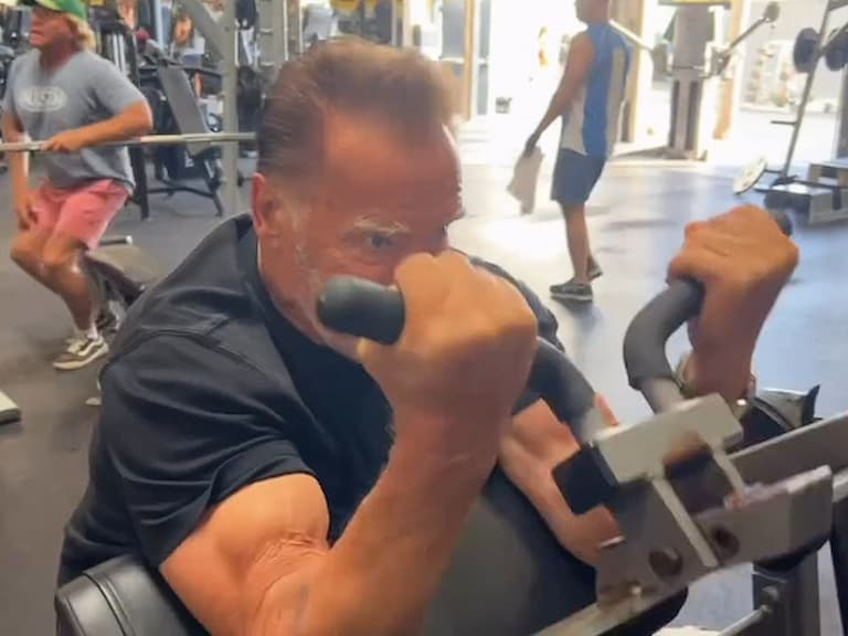 阿諾史瓦辛格 Arnold Schwarzenegger IG 曬 79 歲最新健身照！網驚：「手臂線條依舊猛！」