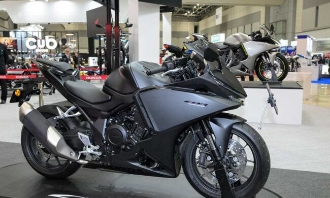 本田 Honda CBR400R FOUR E-Clutch開賣!119萬日圓價格網友傻眼,直4引擎規格一次看!