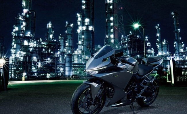 本田 Honda CBR400R FOUR E-Clutch開賣!119萬日圓價格網友傻眼,直4引擎規格一次看!
