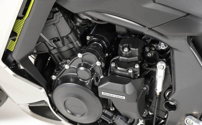 本田 Honda CBR400R FOUR E-Clutch開賣!119萬日圓價格網友傻眼,直4引擎規格一次看!