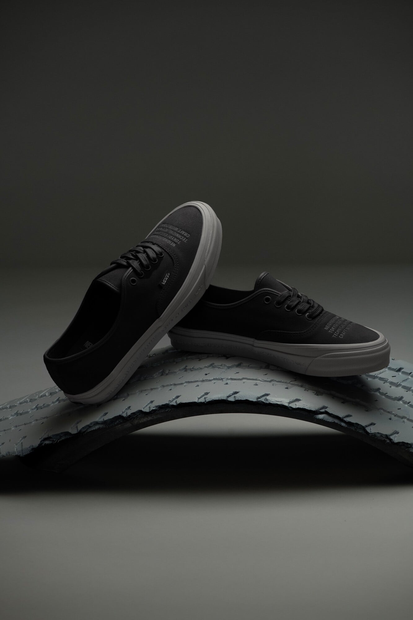 OTW by Vans × NEIGHBORHOOD 聯名掀話題!極簡設計融合日本美學,INVINCIBLE 限定開賣快看!