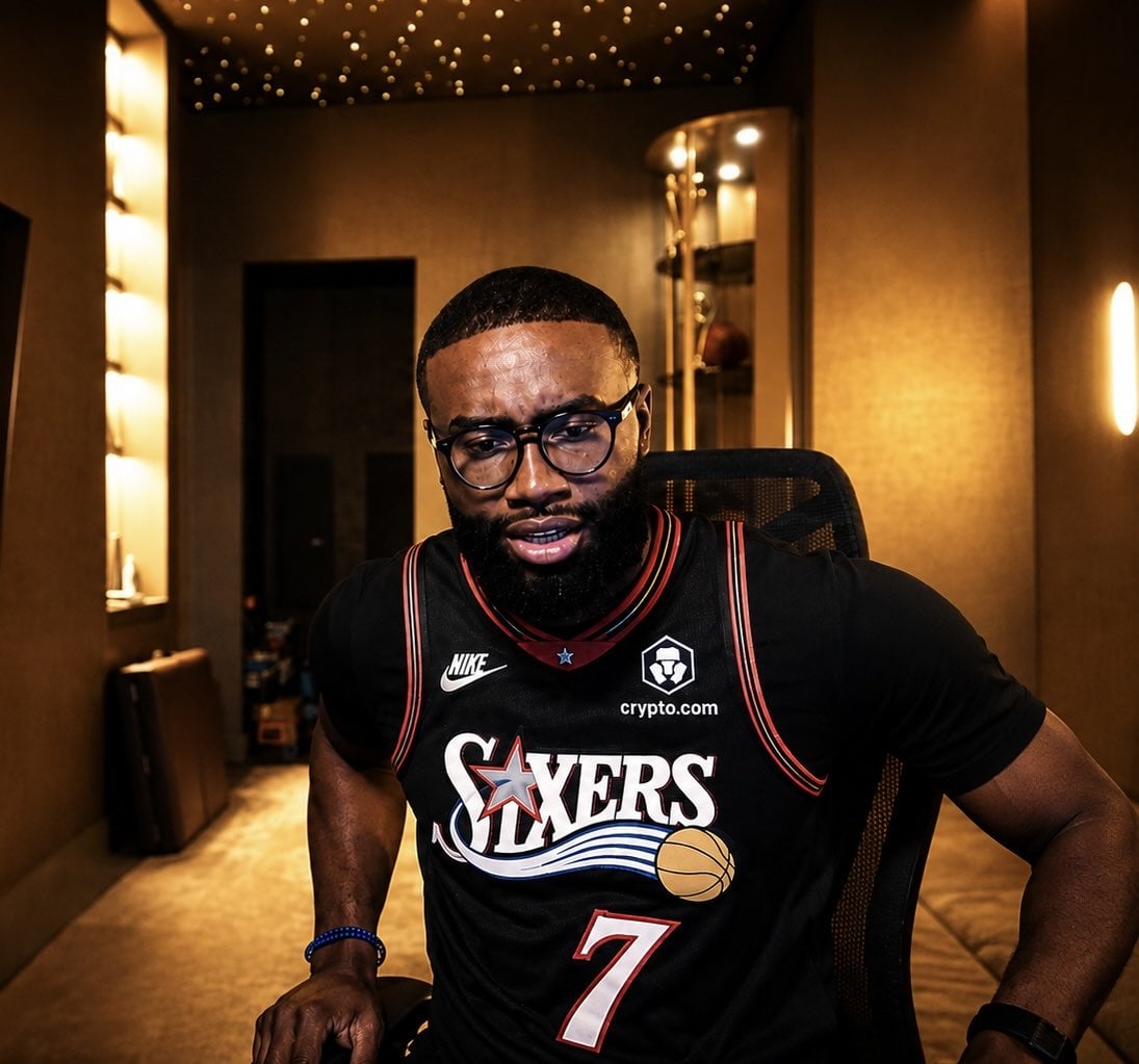 杰倫布朗 Jaylen Brown 跳傘曬出微禿頭?直播求詹皇 LeBron James 救髮際線!