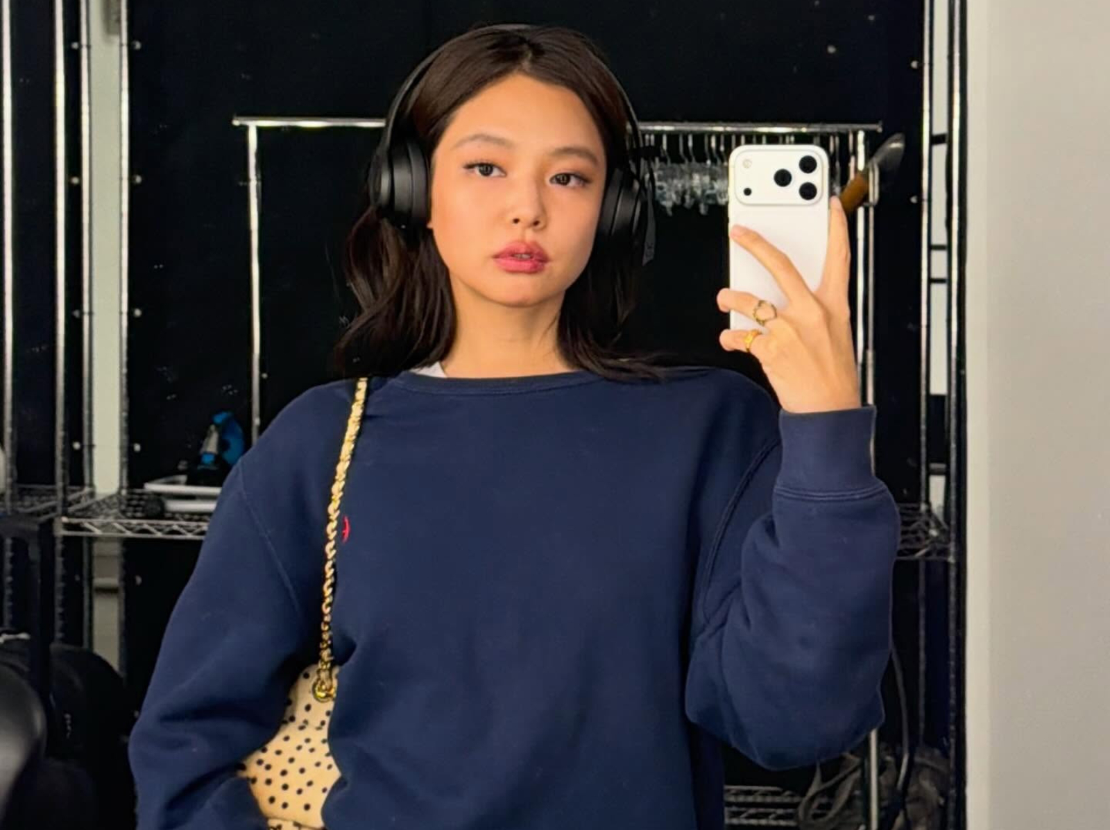 BLACKPINK Jennie 聽完粉絲感情問題，皺眉直呼：「這是 red flag！」