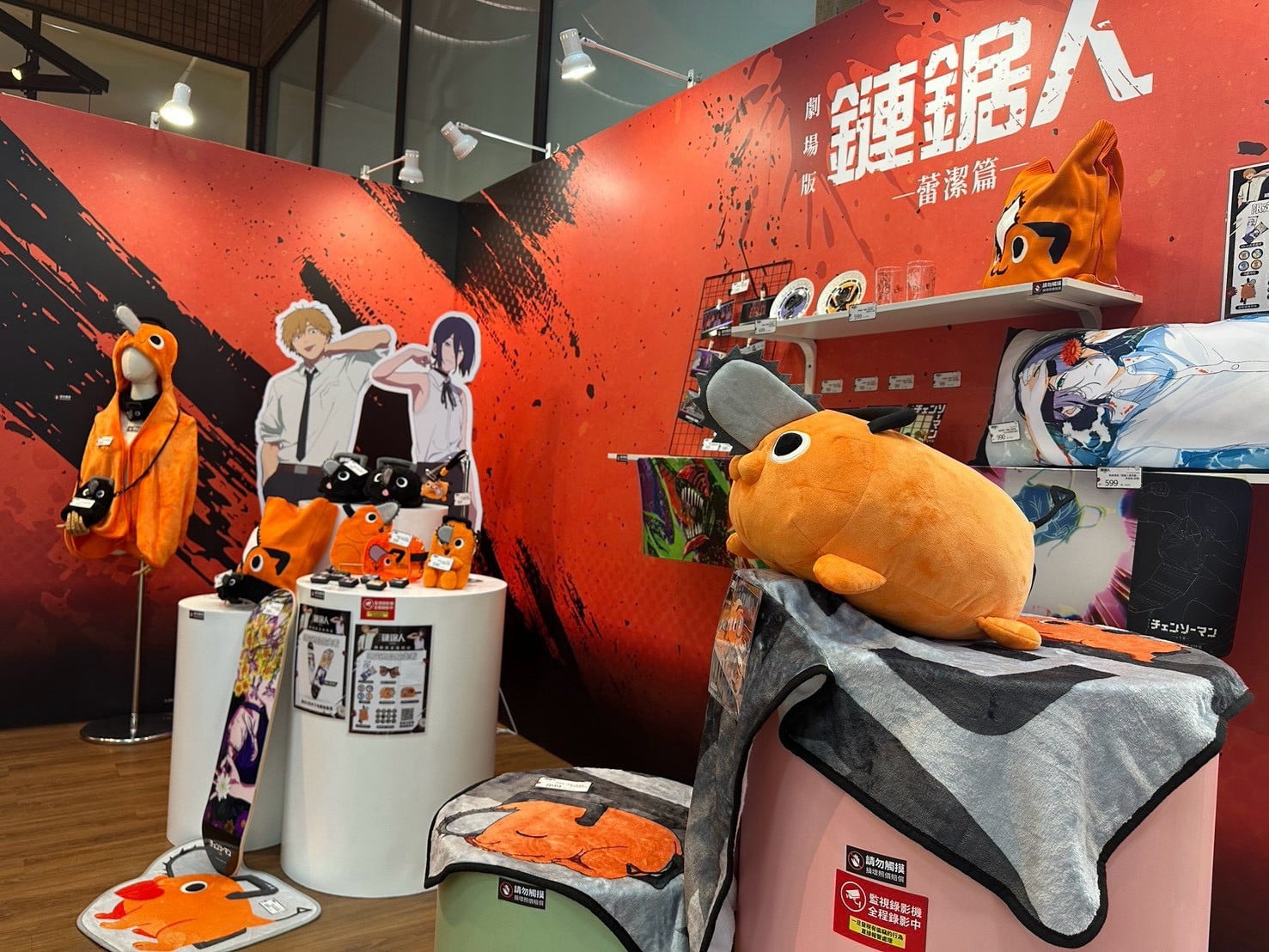 蕾潔迷必朝聖!《鏈鋸人》劇場版快閃店首度來台,波奇塔迴力車、蕾潔滑板⋯多款新周邊一次看!