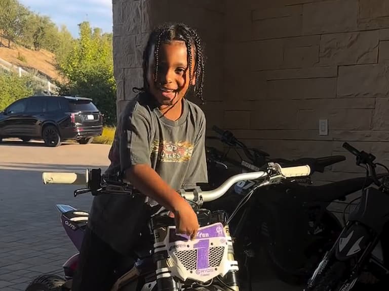 金卡戴珊 Kim Kardashian 兒子 Saint West 開 IG！騎摩托車影片 3 天狂吸破萬粉！