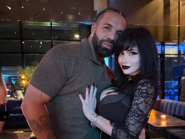 Drake 終於找到夢中情人？去年才喊話想娶「哥德辣妹」，如今直播遇到本尊直接學狗叫！