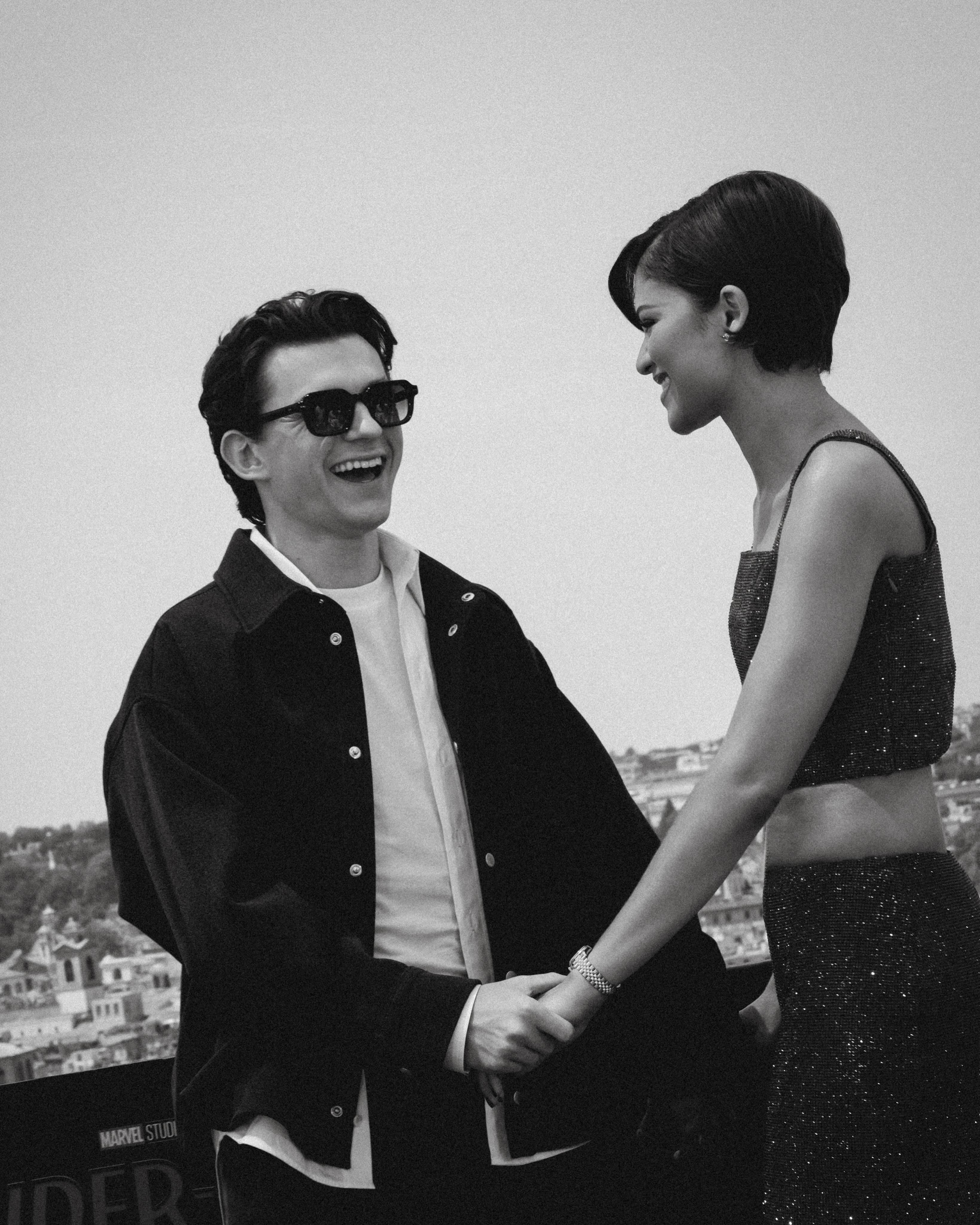 湯姆霍蘭德 Tom Holland、Zendaya 當年被禁止戀愛!《蜘蛛人》製片人坦承:「根本擋不住!」