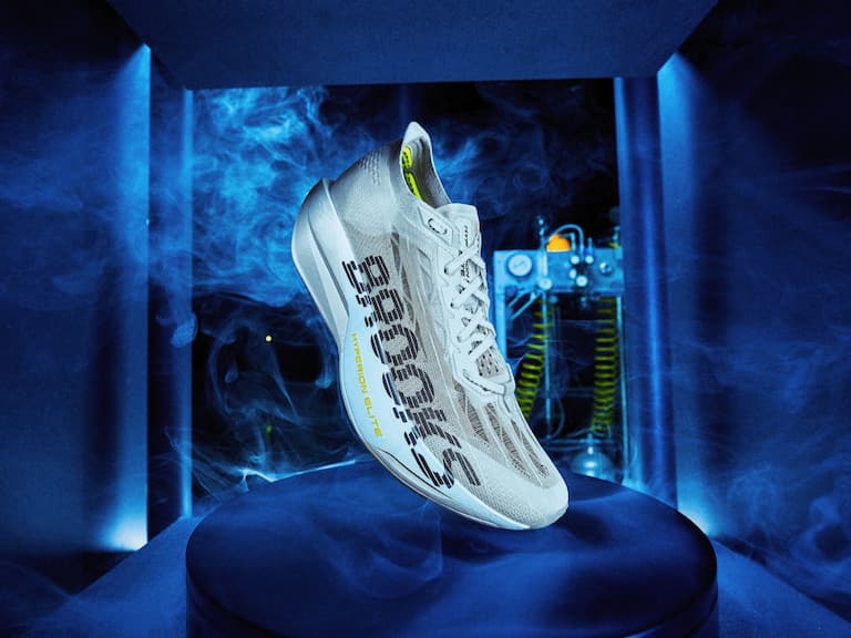 馬拉松季開跑！BROOKS 最狂競速鞋曝光⋯減重20%、避震升級9.39%，跑者狂讚：「根本破PB神器！」