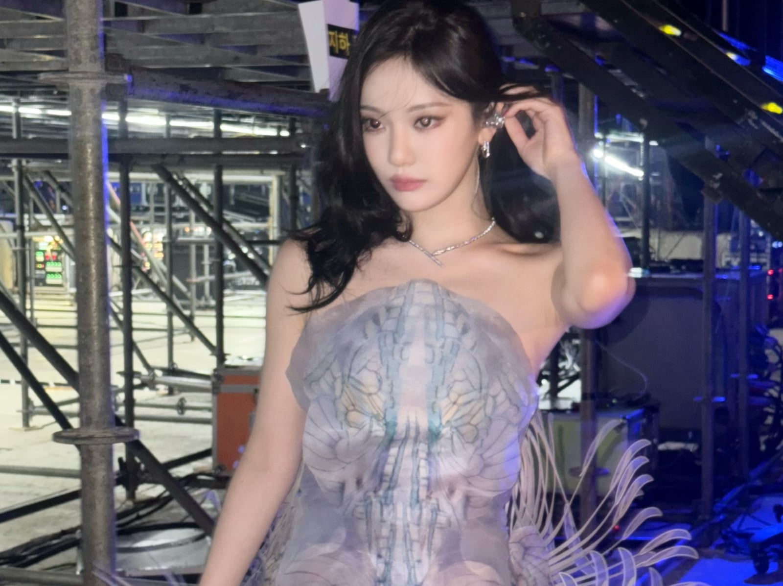aespa 寧寧身高 164 演唱會 Solo 舞台造型美出新高度！網讚：「人魚公主！」