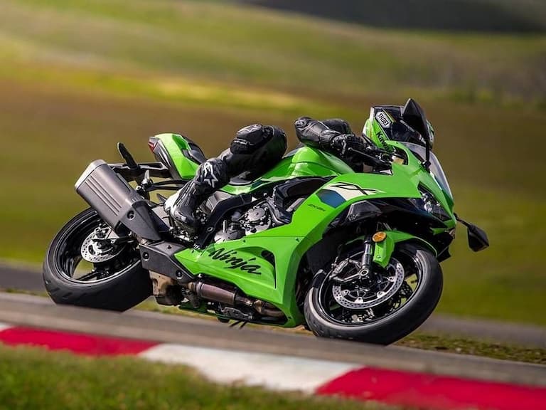 Kawasaki Ninja ZX-6R 新年式發表！引擎、馬力、底盤全沒動，車迷：「這樣也算改款？」