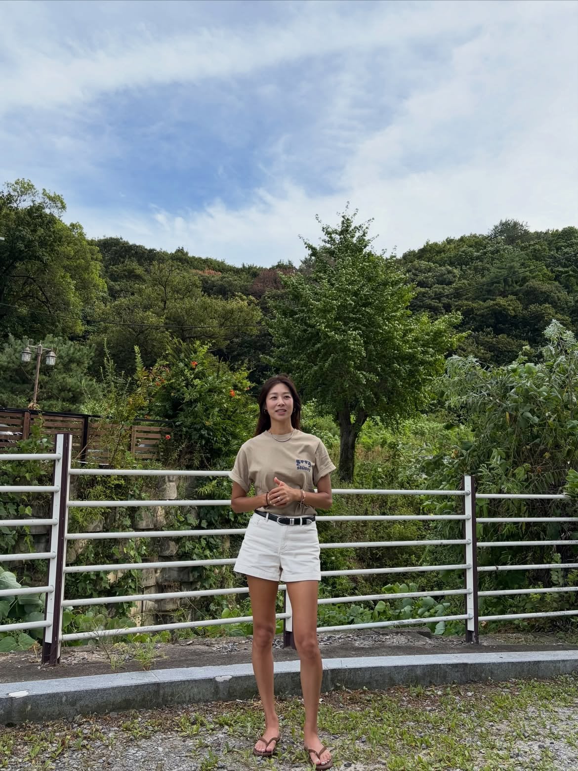 張新英曬健美近況!原諒丈夫強經俊後首度公開新造型,曬黑皮膚和緊實身材成焦點