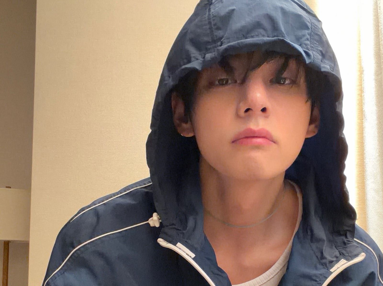 BTS V 金泰亨首曝「聽力出問題」！坦言已持續 2 年半引粉絲擔憂！