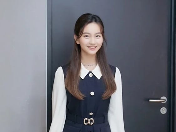 《7 號房的禮物》小妍思長大了！21 歲葛瀟轅仙氣模樣曝光，全場驚呼：「認不出！」
