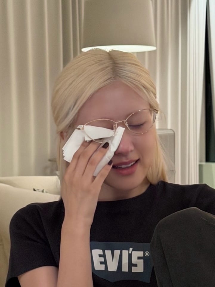 Rosé 為 BLACKPINK 10 週年活動道歉!曬拭淚照吐遺憾,BLINK 全看心疼!