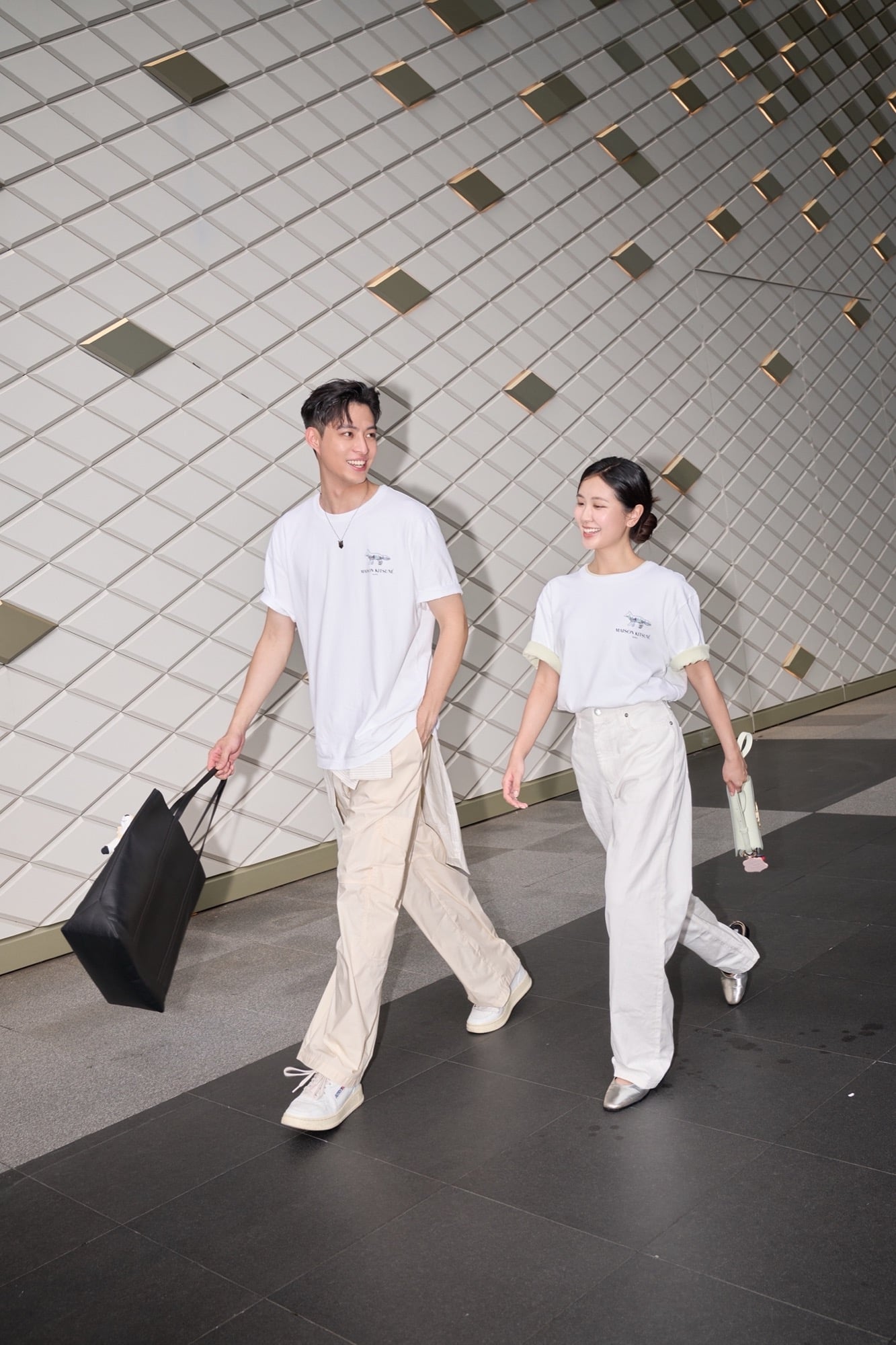 Maison Kitsuné 推出台北城市限定T恤!101大樓藏進小狐狸身體、刺繡工藝狂讚必收!