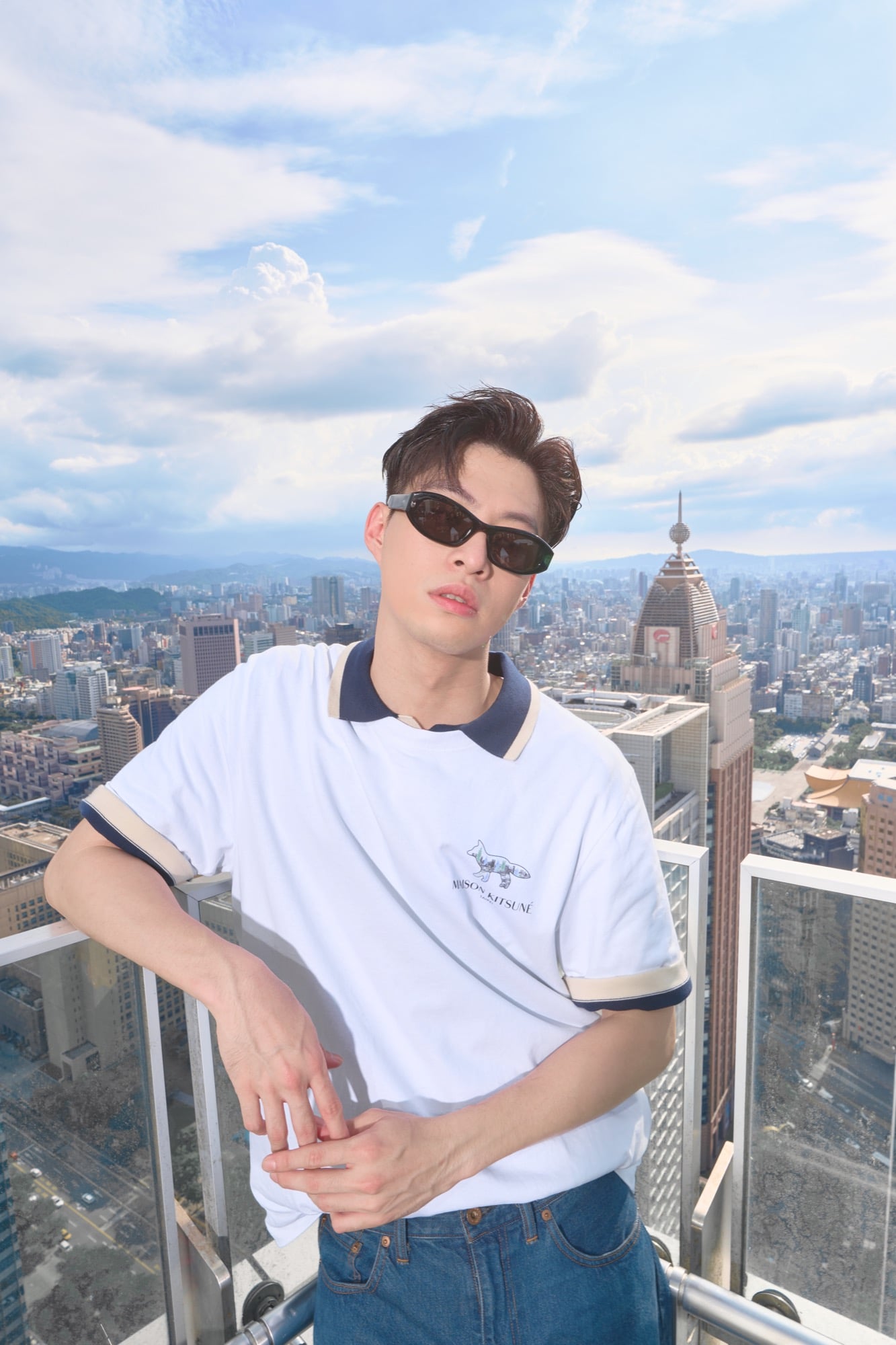 Maison Kitsuné 推出台北城市限定T恤!101大樓藏進小狐狸身體、刺繡工藝狂讚必收!