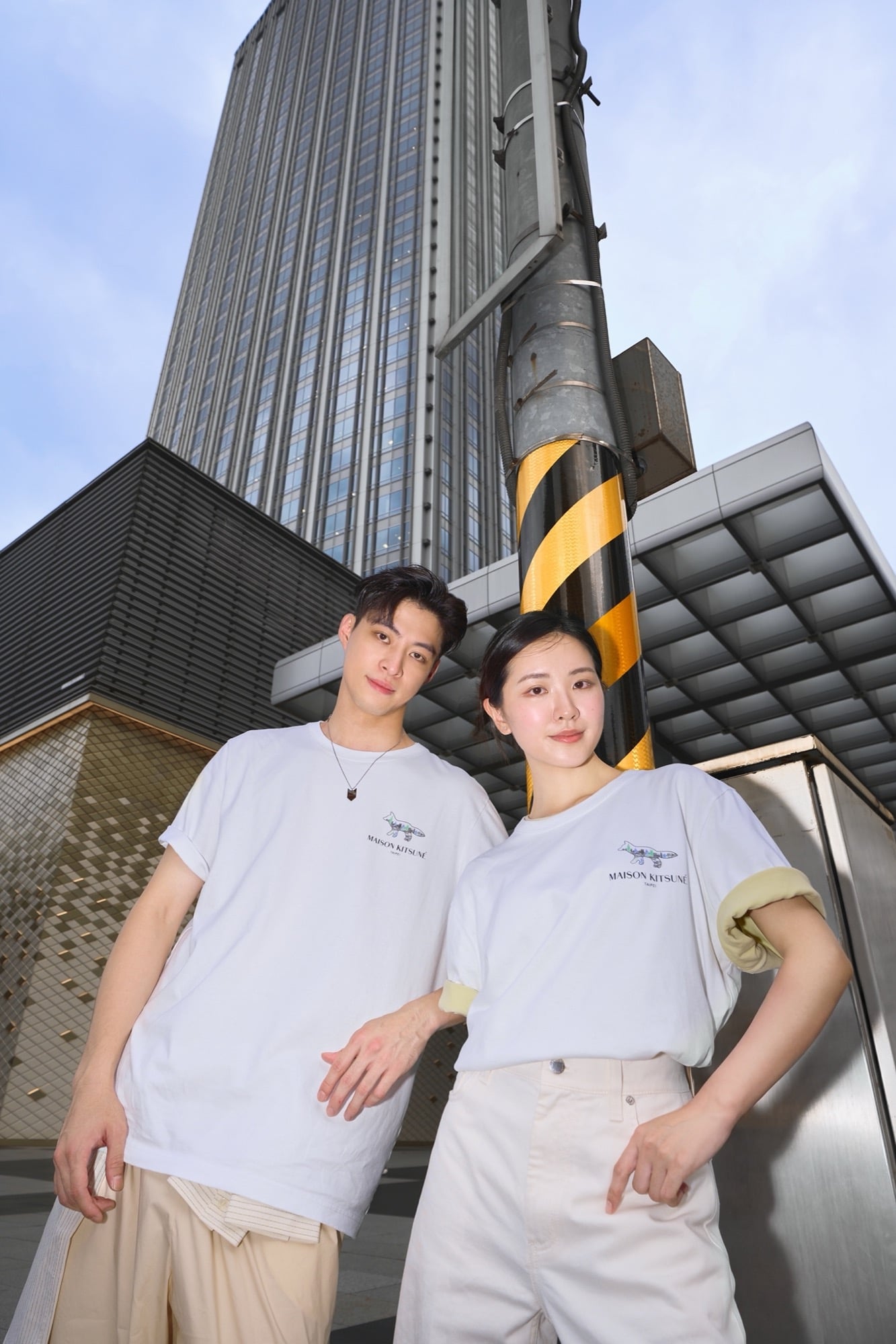Maison Kitsuné 推出台北城市限定T恤!101大樓藏進小狐狸身體、刺繡工藝狂讚必收!