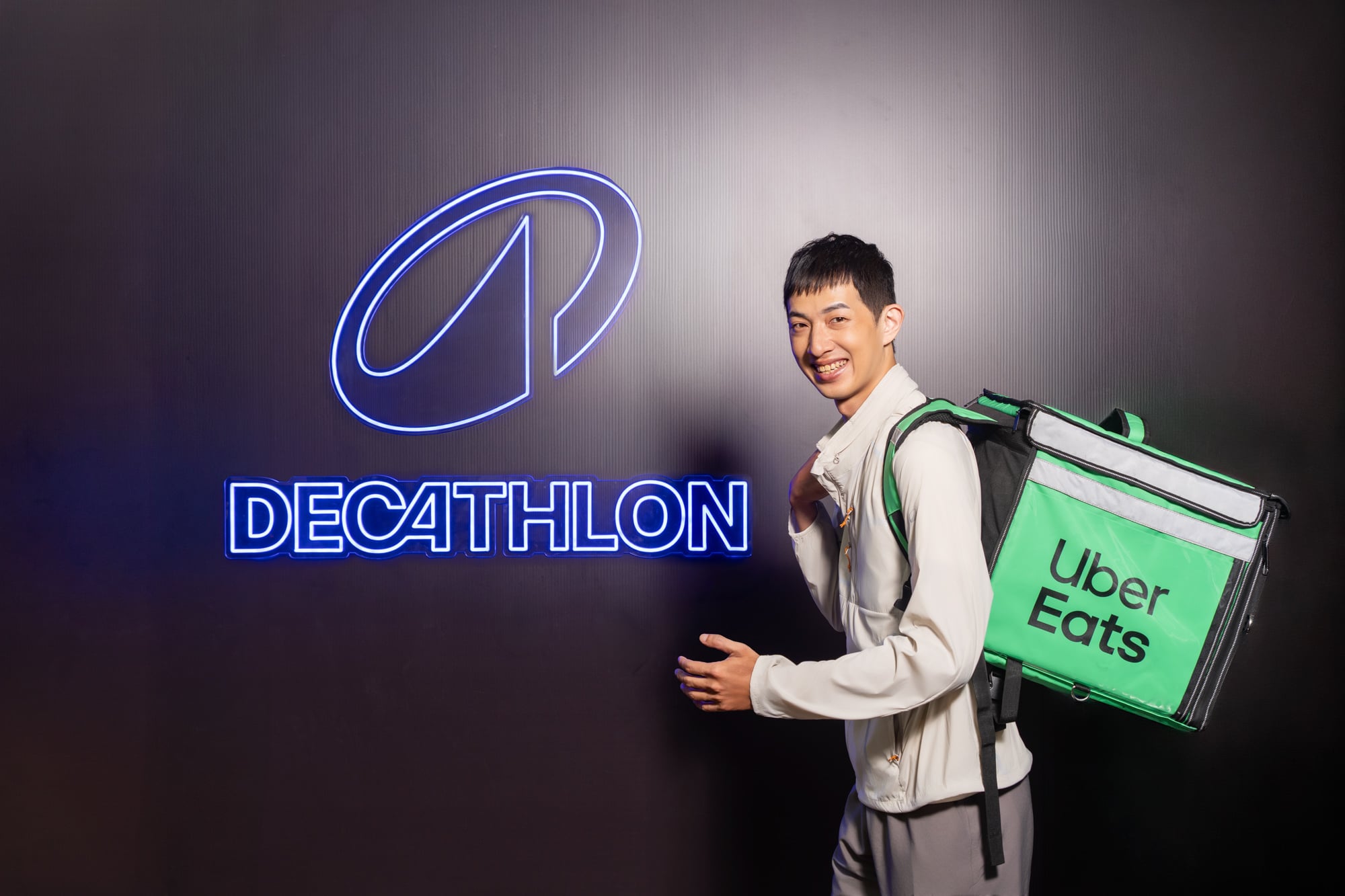 Uber Eats × 迪卡儂首度聯名!限量「酷夏騎行禮盒」免費送、防曬袖套、會員點數⋯一次看!