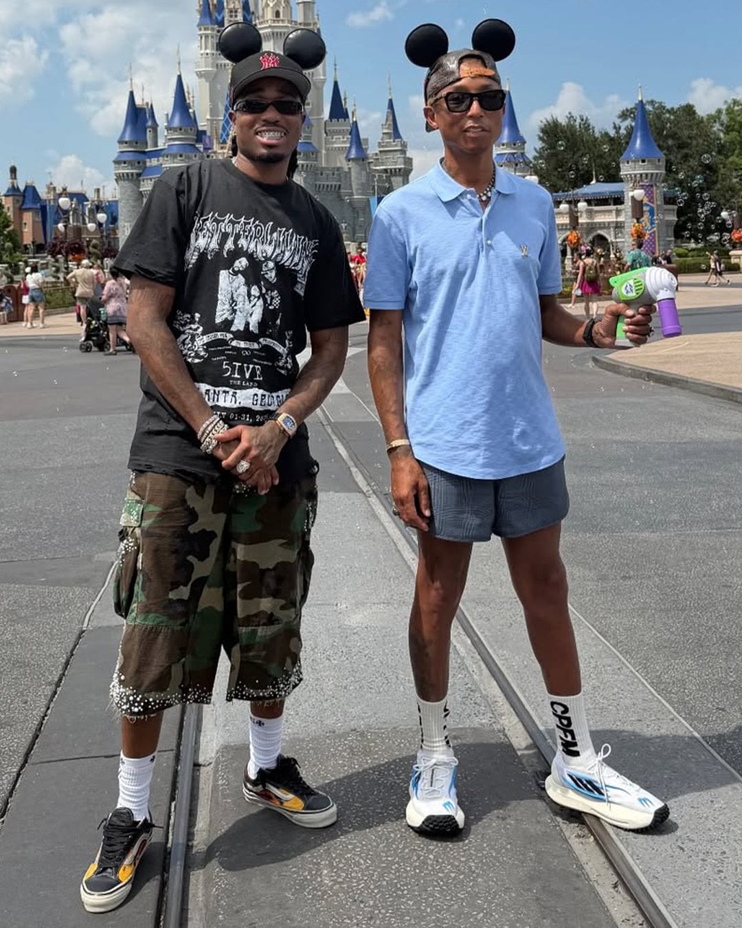 Pharrell 與 Quavo 同遊迪士尼世界度假區!菲董腳上神祕 adidas 鞋款同步掀起話題!