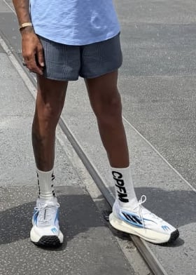 Pharrell 與 Quavo 同遊迪士尼世界度假區!菲董腳上神祕 adidas 鞋款同步掀起話題!