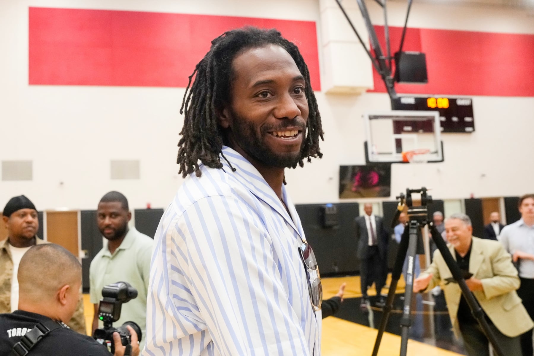 NBA / Kawhi Leonard 薪資上限案出現轉折？ESPN 稱查無直接金流、聯盟隨即反駁表示報導錯誤！