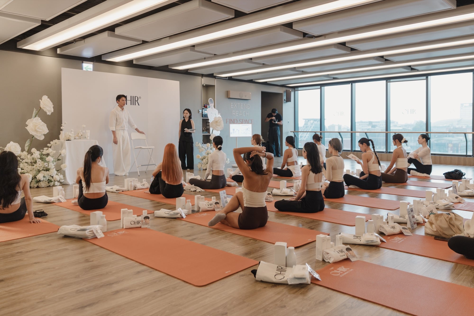 韓國保養品牌 OHIR 推「山茶花光透白系列」5 步驟保養法!結合 Barre 律動課程讓你由內而外自然綻放!