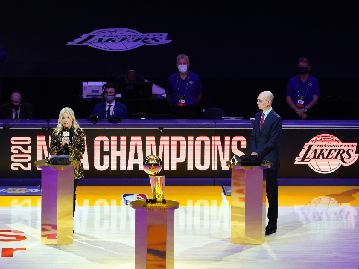 NBA／湖人股權大地震！Buss 家族 5 人贊成出售，Jeanie Buss 律師質疑決議效力、交易懸了？