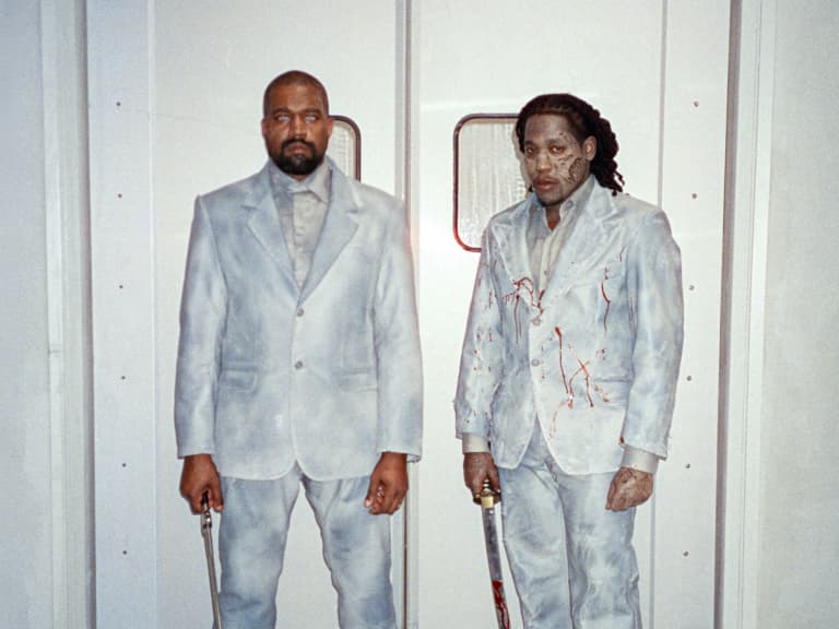 Ye 狂言沒有時尚品牌能像 YEEZY 一晚號召 12 萬人！並同步公開妻子 Bianca 執導的全新 MV