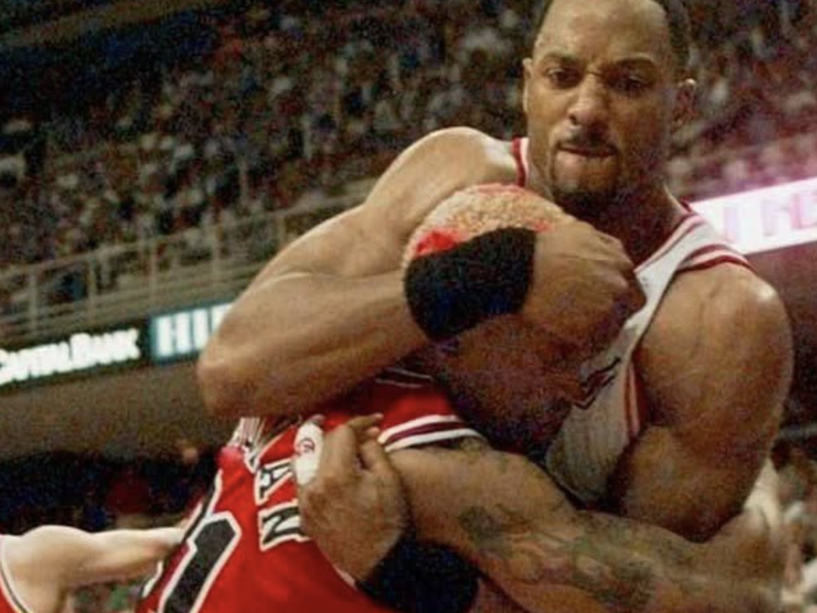NBA／90 年代兩大名人堂悍將大和解！Alonzo Mourning、Dennis Rodman 握手破冰！