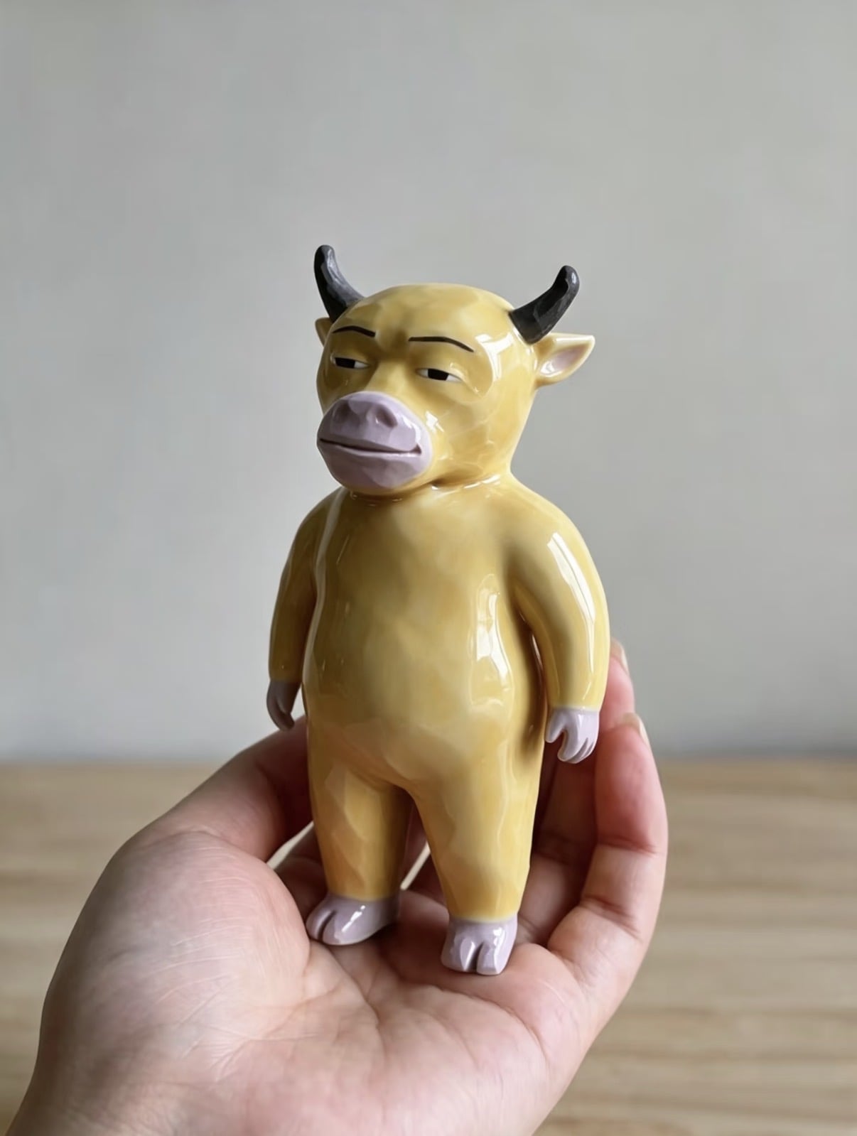 爆紅電影《牛來》不只成票房黑馬,各類周邊人氣也相當旺!超幽默杯墊、衛生紙盒、玩偶吊飾一次看!