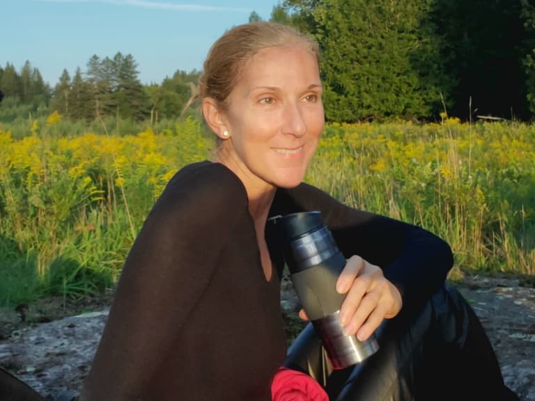 席琳狄翁 Céline Dion 生病後近況曝光！親揭好消息：「可以做皮拉提斯了！」