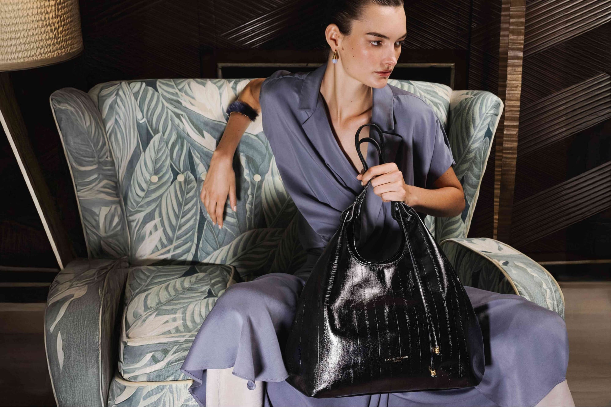 Gianni Chiarini 2026秋冬包包狂了！5款義大利工藝珍品曝光，鰻魚皮、鴕鳥紋⋯每一款都值得收藏！