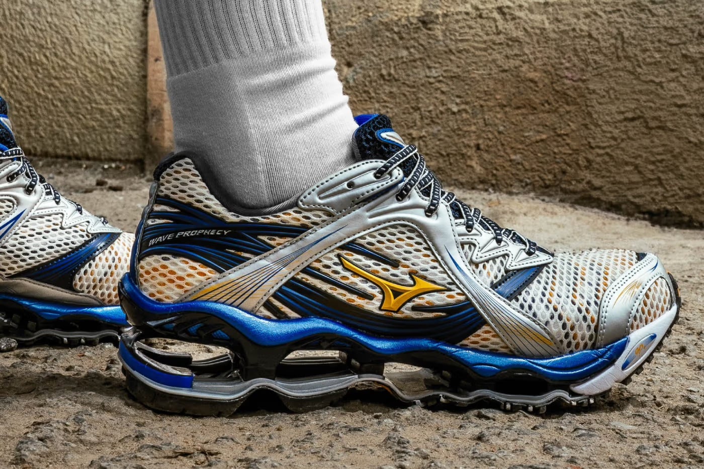 Mizuno 美津濃必買 5 雙鞋款推薦!鞋王 Wave Prophecy MOC、復古跑鞋 Wave Rider 10⋯該如何挑選?