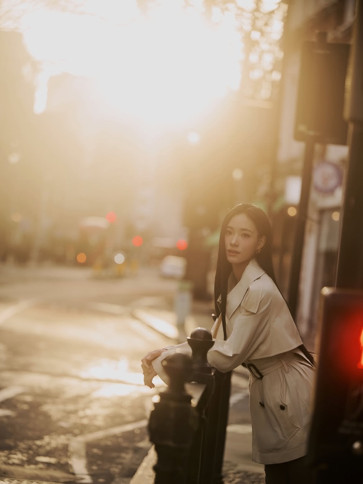 小S二女兒許韶恩 Lily Hsu 18歲身高168!倫敦街拍Burberry造型狂吸73萬粉