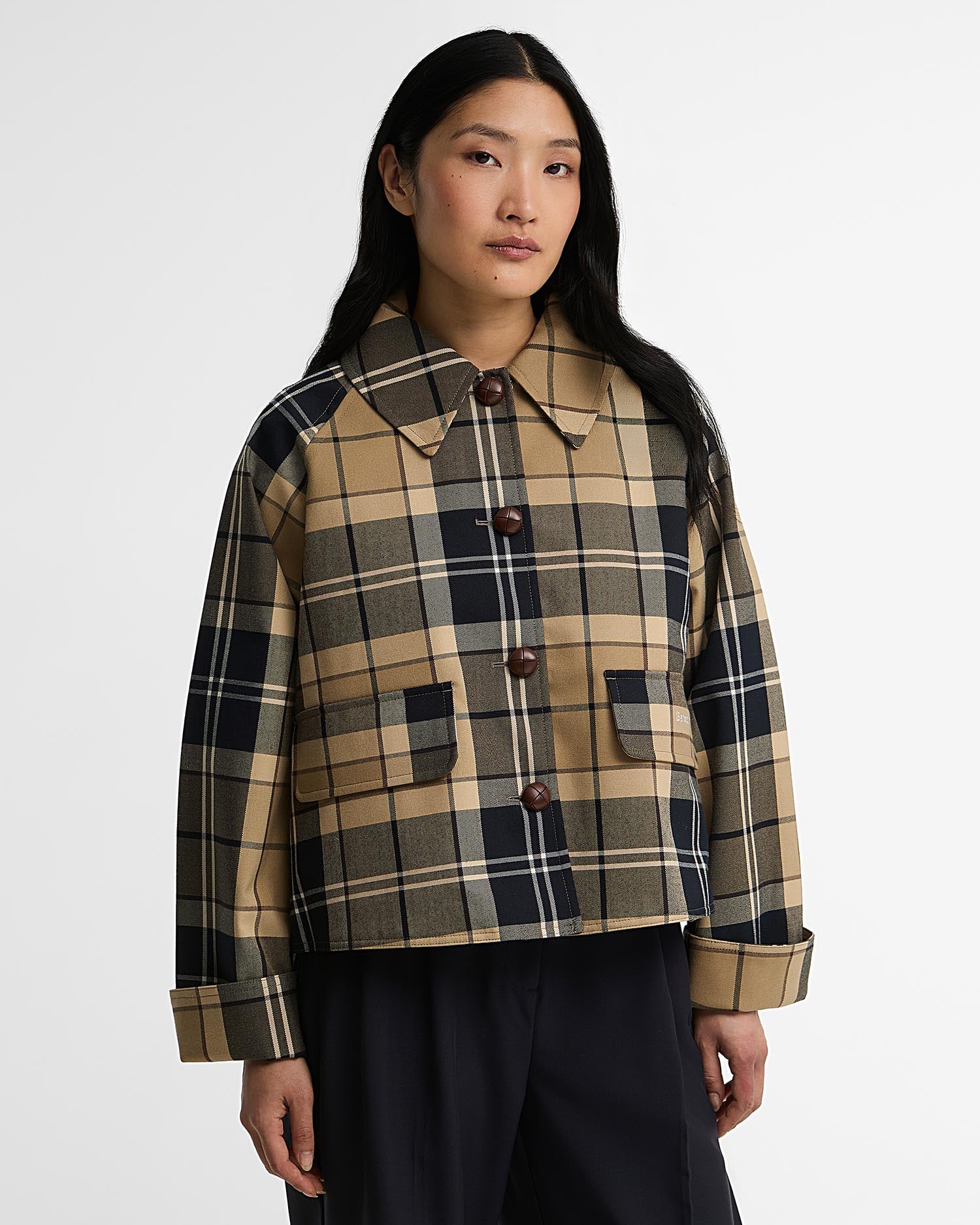 Barbour 2026秋冬「Birchwood格紋」系列狂讚!蘇格蘭林地色彩入魂,駝色海軍藍搭配超英倫!