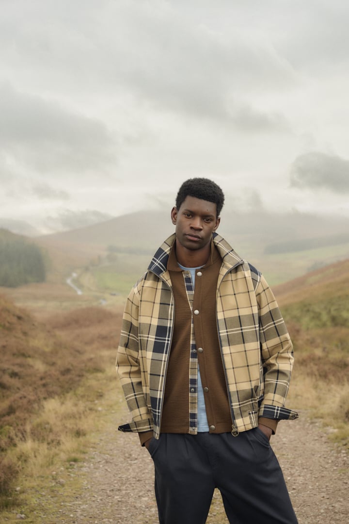 Barbour 2026秋冬「Birchwood格紋」系列狂讚!蘇格蘭林地色彩入魂,駝色海軍藍搭配超英倫!