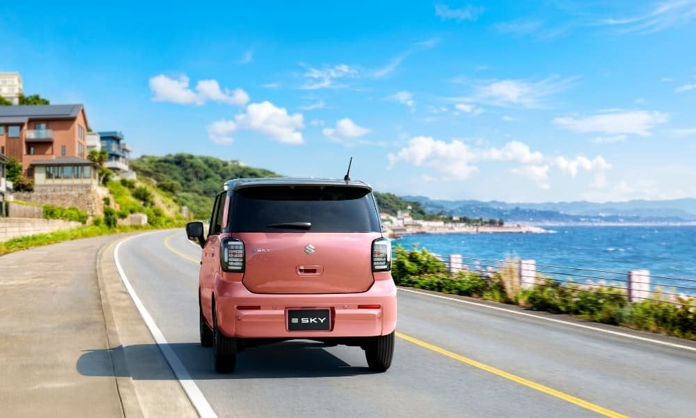 Suzuki 首款輕型電動車 e SKY 秋季上市!310km續航超越日產櫻花,電費效率全國最優
