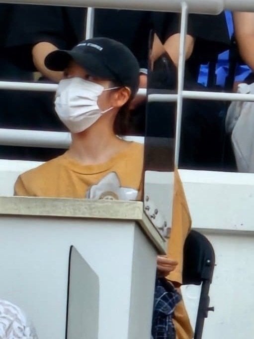 IU、李鐘碩分手後近況曝光!低調現身 BIGBANG 演唱會,全程應援畫面曝光!