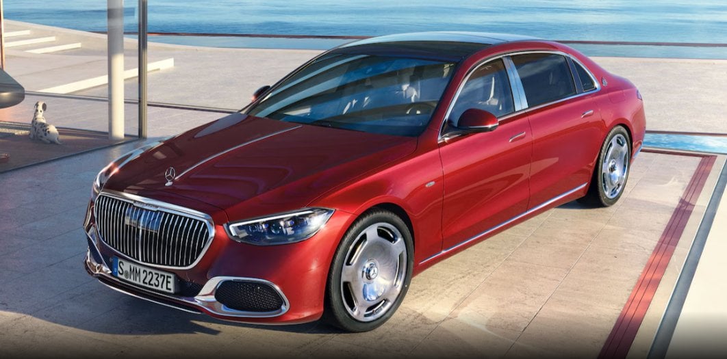 賓士新邁巴赫S 580台灣正式交車！散熱器格柵增大20%、搭V8油電混合引擎，首位車主揭曉