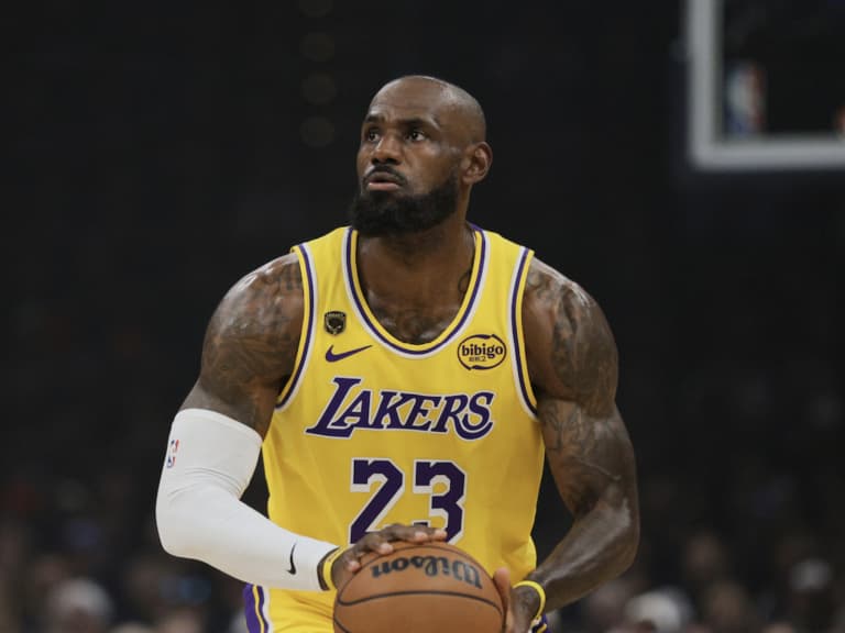 NBA／詹皇 LeBron James 加盟湖人前借近 3 億美元！「LeBron Bond」信評爭議曝光，疑似與湖人老闆有關！