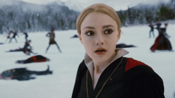 達科塔芬妮 Dakota Fanning 揭《暮光之城》爆紅內幕！羅伯派汀森等人原以為：「只是一部小電影！」