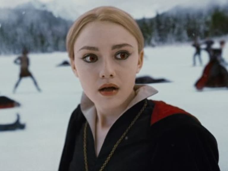 達科塔芬妮 Dakota Fanning 揭《暮光之城》爆紅內幕！羅伯派汀森等人原以為：「只是一部小電影！」